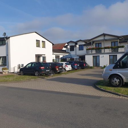 Hotel-Pension Pastow Garni Broderstorf Екстер'єр фото