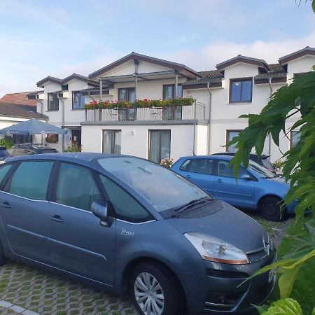 Hotel-Pension Pastow Garni Broderstorf Екстер'єр фото