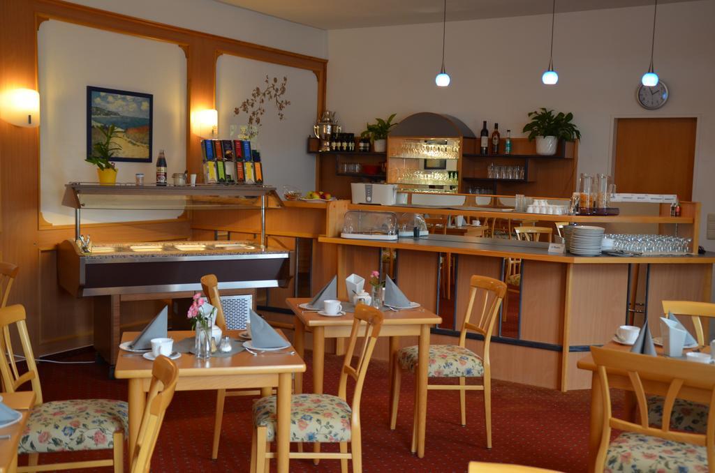 Hotel-Pension Pastow Garni Broderstorf Екстер'єр фото