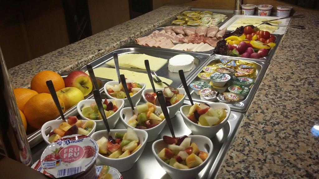 Hotel-Pension Pastow Garni Broderstorf Екстер'єр фото