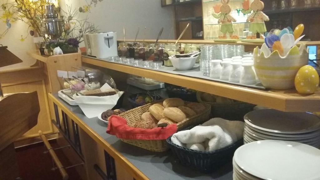 Hotel-Pension Pastow Garni Broderstorf Екстер'єр фото
