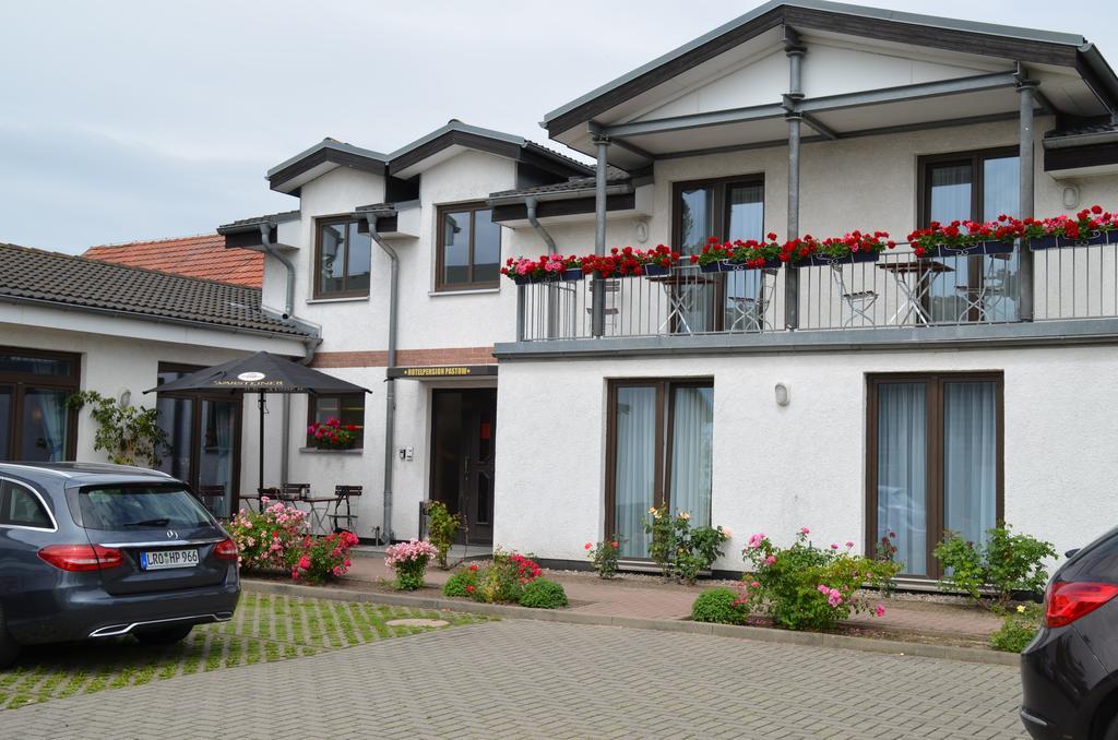 Hotel-Pension Pastow Garni Broderstorf Екстер'єр фото