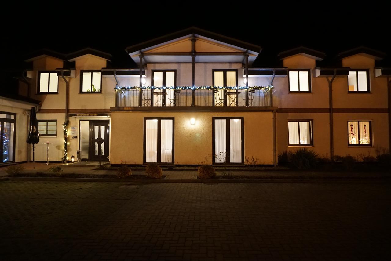 Hotel-Pension Pastow Garni Broderstorf Екстер'єр фото
