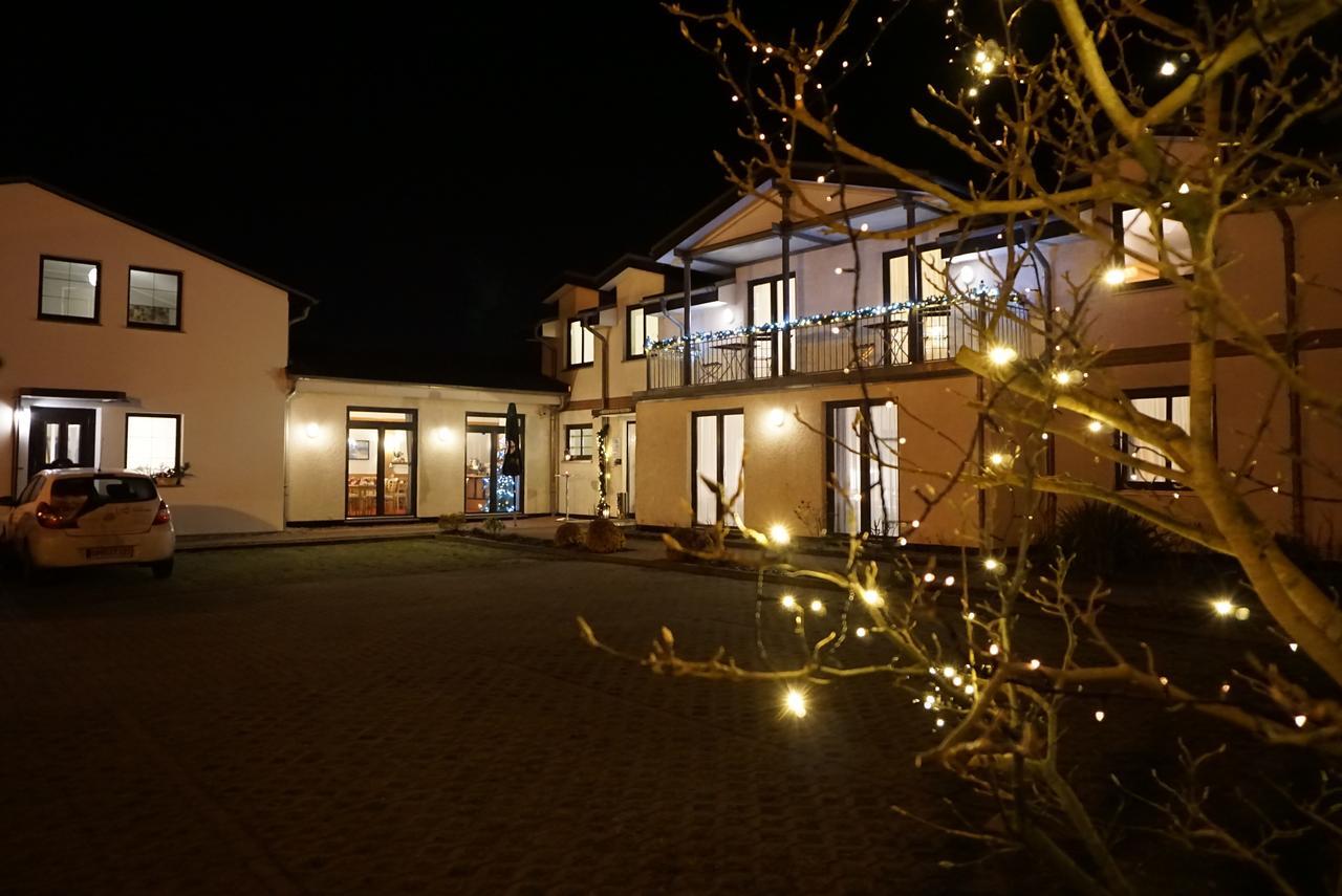 Hotel-Pension Pastow Garni Broderstorf Екстер'єр фото
