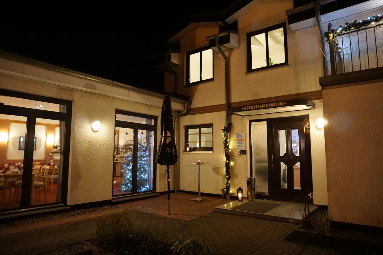 Hotel-Pension Pastow Garni Broderstorf Екстер'єр фото